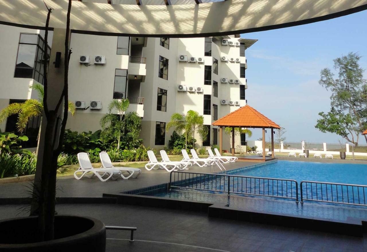 Cherloft@Samsuria Beach Residences Kampung Sungai Ular Exterior foto